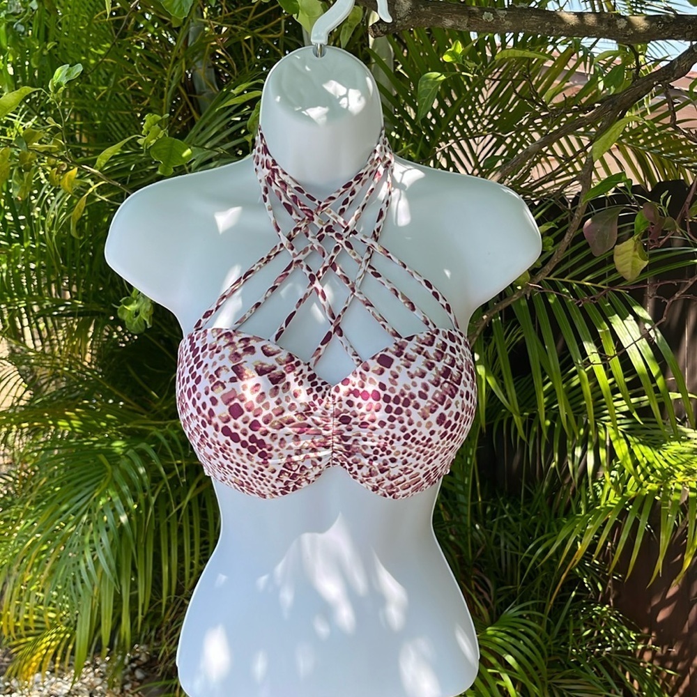 AMBRIELLE Bikini Top Size D Cup